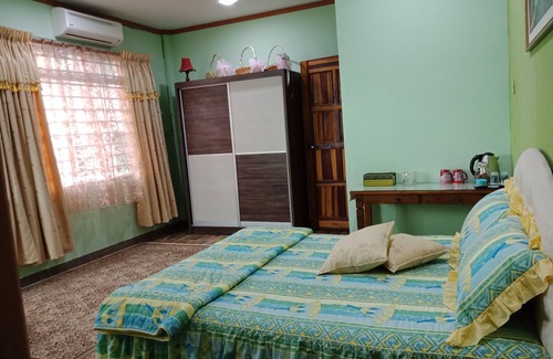Kampung Lintang House | Comfortable Living For a family of 10 and below