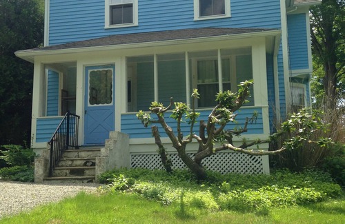 Stonington House | Comfortable Living in Casual 100 yr old Home, 10 min walk to Stonington Village