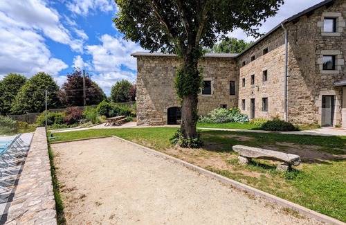 Lapte Cottage | Comfortable lodge with heated pool, for 23 people, perfect for families and friends