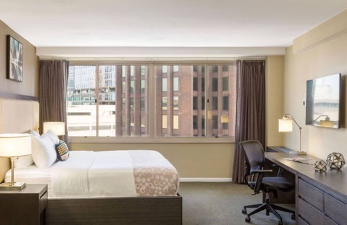 Center City West Hotel | Comfortable Luxurious Suite with Kitchen Near Philadelphia Museum of Art