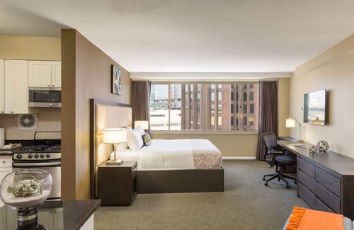 Center City West Hotel | Comfortable Luxurious Suite with Kitchen Near Philadelphia Museum of Art