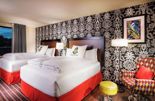 Lower Queen Anne Hotel | Comfortable Maestro Suite with Two Queen Beds Near Top Seattle Attractions