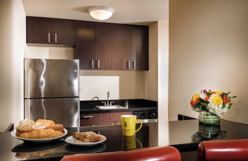 Lower Queen Anne Hotel | Comfortable Maestro Suite with Two Queen Beds Near Top Seattle Attractions