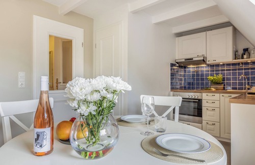 Tinnum Apartment | Comfortable maisonette - vacation apartment under thatch invites you to relax on a