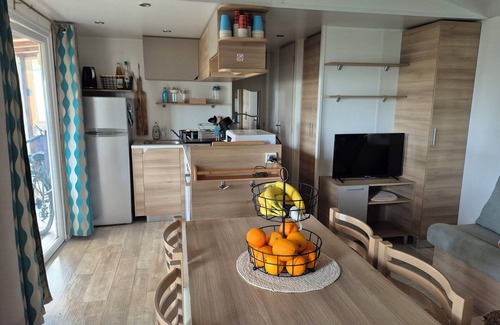Perols House | Comfortable mobile home for 6 to 8 people with covered terrace at Lac des Rêves