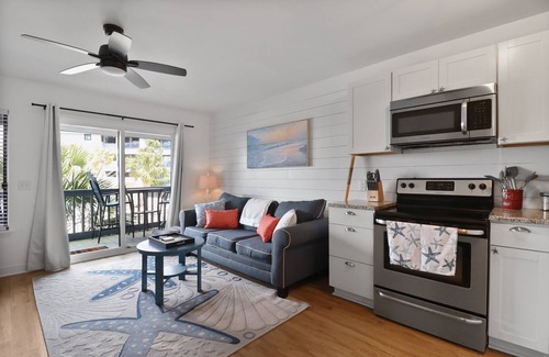 Tybee Island Condo | Comfortable, Modern Beach and Racquet Condo | Pool