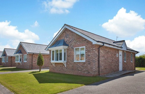 Bridlington Cottage | Comfortable modern cottage with one double and one with adult size bunks.