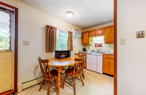 Lincoln House | Comfortable motel rooms in a great location with shared resort amenities