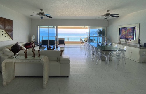 Costera Acapulco Apartment | Comfortable Beachfront apartment in Acapulco
