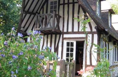 Conde-sur-Risle Cottage | Comfortable Normandy Cottage with 120 acre forest