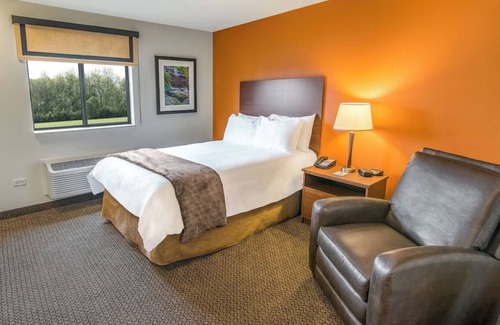 North Aurora Hotel | Comfortable North Aurora Stay | Pet-Friendly and Fully Equipped Kitchen