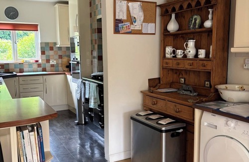 Padstow House | Comfortable Pet Friendly Home in quiet location close to beaches & amenities