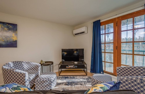 Albuquerque House | Comfortable pet friendly 2 bdrm house minutes from downtown, hospitals and UNM!