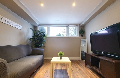 Kingston House | Comfortable Private 2bedroom with Full Kitchen