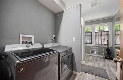 Peoria Apartment | Comfortable Private Room | Shared Bath & Kitchen