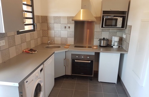 Sainte-Clotilde Ski Chalet | Comfortable quiet chalet in Moufia-Réunion