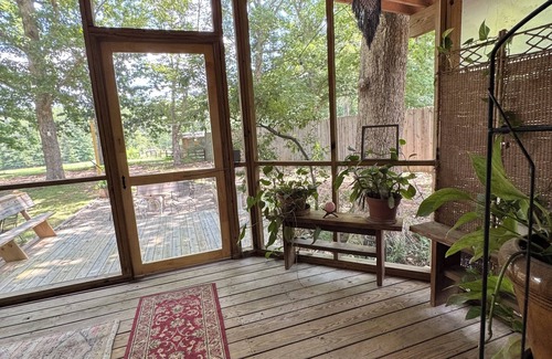 Boyd Tavern House | Comfortable quiet room just outside of Charlottesville