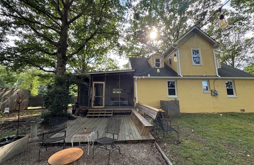 Boyd Tavern House | Comfortable quiet room just outside of Charlottesville