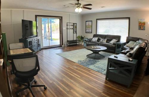 Denton House | Comfortable Quiet Retreat In Convenient Location