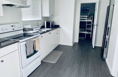 Port Coquitlam House | Comfortable & quite 2 bedroom & chef’s kitchen suite near Vancouver.