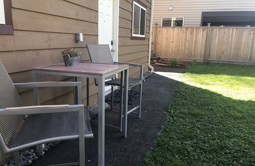 Port Coquitlam House | Comfortable & quite 2 bedroom & chef’s kitchen suite near Vancouver.