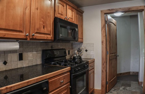 Kimball Junction Condo | Comfortable Redstone Condo, Short Drive to Ski Lifts! 5459 Hiking Golf Nearby!