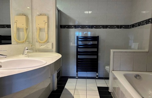Bruggenmors Hotel | Comfortable Retreat w/Terrace Near TwentseWelle Museum — Walk To Parks And Café
