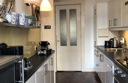 Oud-Zuid Apartment | Comfortable Romantic in high end area, very near to Van Gogh- and Rijksmuseum