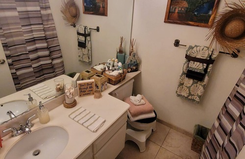 Buena Park House | Comfortable room and convenient location close to Knotts, Disneyland and Beaches