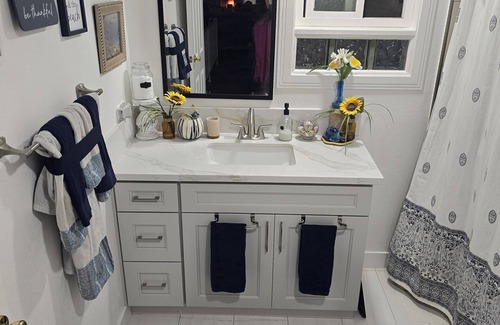Buena Park House | Comfortable room and convenient location close to Knotts, Disneyland and Beaches