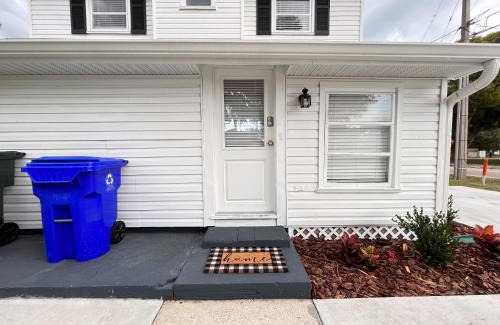 Lakeland House | Comfortable Room Rentals Outlets & Kingsky Academy