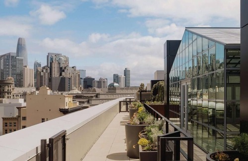 Tenderloin Hotel | Comfortable Room Delight in Downtown SF Charm – Perfect for Art Aficionados