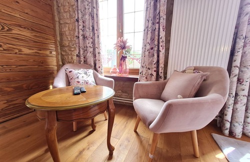 Pierrepont Bed & Breakfast | Comfortable room with private bathroom