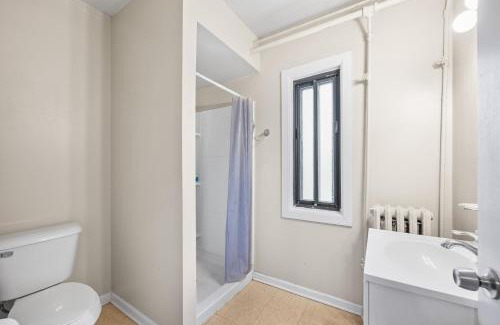 Riverview Apartment | Comfortable Room with Bath in Brownstown