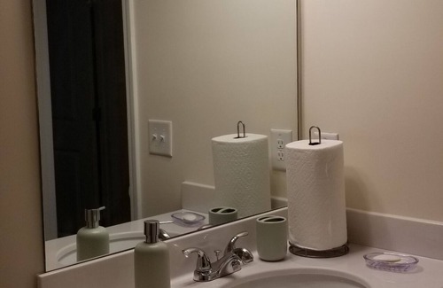 Tucker House | Comfortable rooms in a house- close to downtown Atlanta and hws (I-85 and I-285)