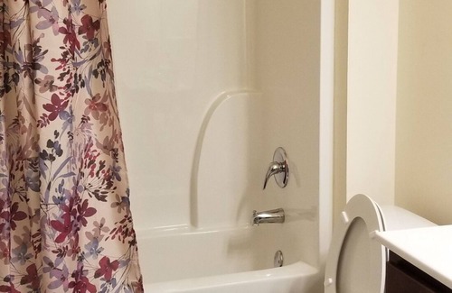 Tucker House | Comfortable rooms in a house- close to downtown Atlanta and hws (I-85 and I-285)