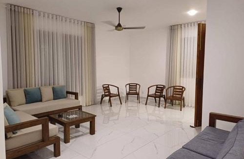 Kaduwela Villa | Comfortable & serene stay at Red Rocks villa