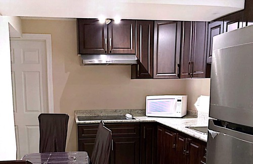 Churchill Meadows House | COMFORTABLE SHORT TERM STAY IN MISSISSAUGA ONTARIO, CLOSE TO ALL AMENITIES, PARK