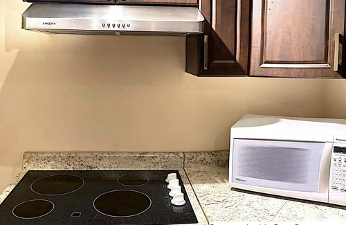 Churchill Meadows House | COMFORTABLE SHORT TERM STAY IN MISSISSAUGA ONTARIO, CLOSE TO ALL AMENITIES, PARK