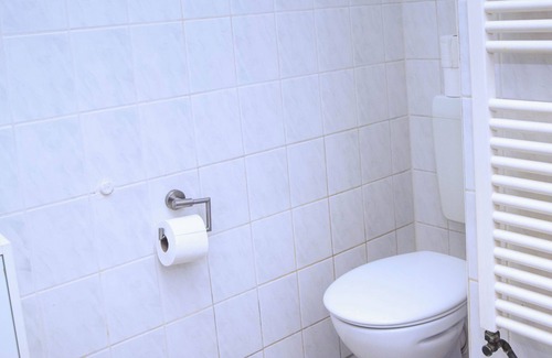 Plauen House | Comfortable single room with shared bathroom