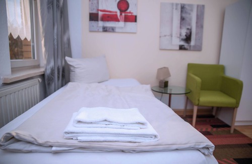Plauen House | Comfortable single room with shared bathroom