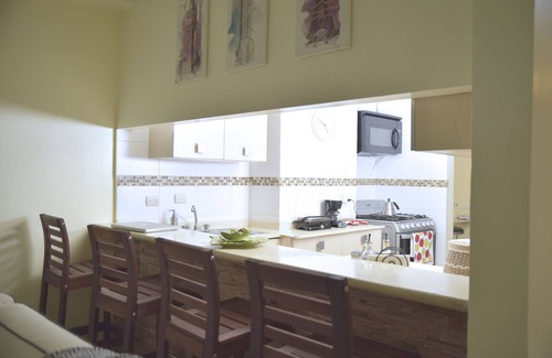 Honduras Apartment | Comfortable spacious apartment with seaview