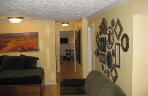 Sterling House | Comfortable. Spacious. Quiet. 3 miles from Dulles Airport.