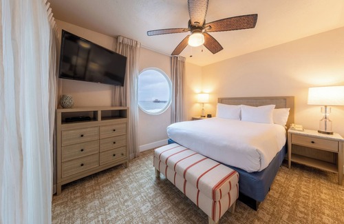 Townsite Hotel | Comfortable Stay! Balcony, Parking, Walk to the Beach!