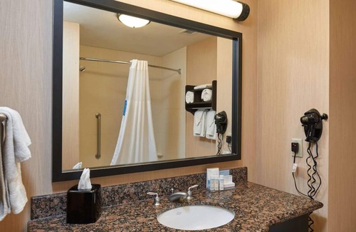 Waco Hotel | Comfortable Stay Perfect for Baylor University Visitors - Easy I-35 Access! Pool