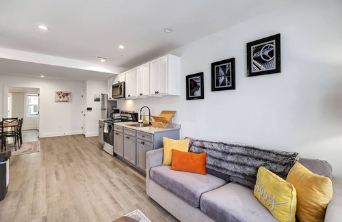 Petworth Bed & Breakfast | Comfortable Stay | Right In-front of DC Bus Stop