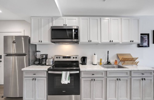 Petworth Bed & Breakfast | Comfortable Stay | Right In-front of DC Bus Stop