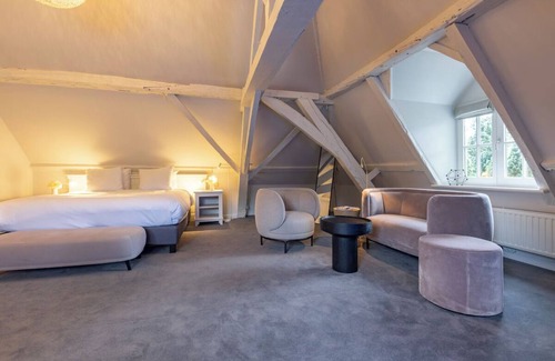 Baarlo House | Comfortable Stay with Free parking and Onsite Dining! Near Kasteel D'Erp