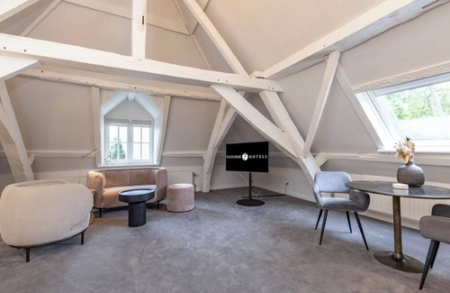 Baarlo House | Comfortable Stay with Free parking and Onsite Dining! Near Kasteel D'Erp