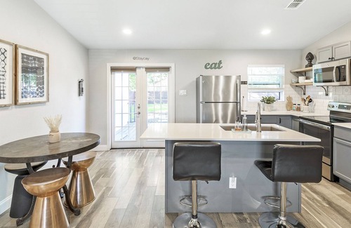 Dallas House | Comfortable #Staycay Close to Everything In Dallas